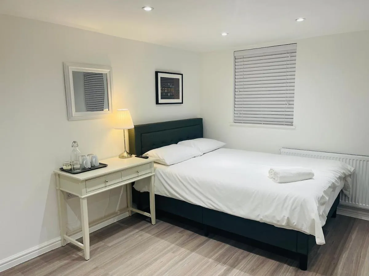 Guest house Riverside Premium En Suite Double Room E14 London