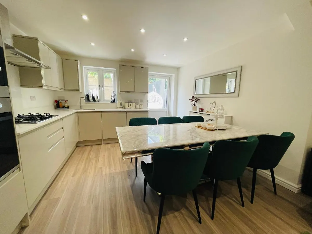 Riverside Premium En Suite Double Room E14 London