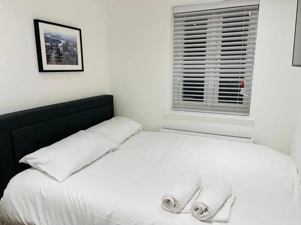 Guest house Riverside Premium En Suite Double Room E14 London