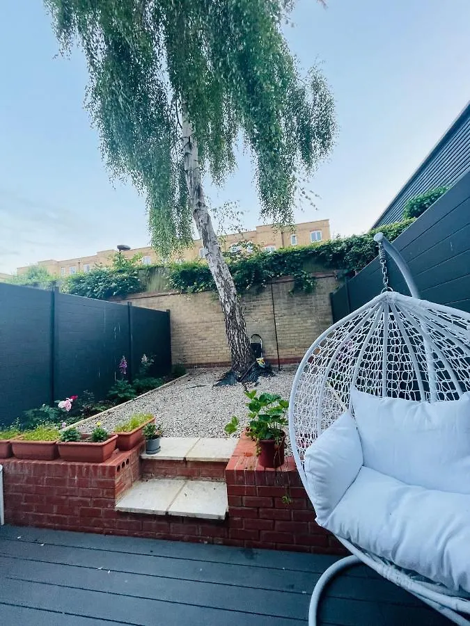 Konukevi Riverside Premium En Suite Double Room E14 Londra Birleşik Krallık
