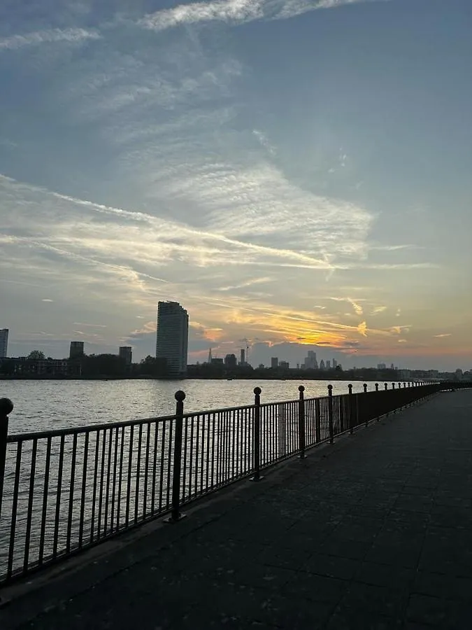 Riverside Premium En Suite Double Room E14 Londra